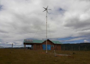 中国 強風の保護太陽風の雑種の格子タイ システム、家の太陽風のパワー系統 工場