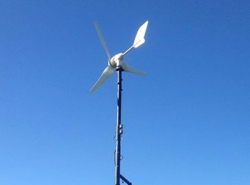 中国 3刃の風力300W小さい力の風力発電機の高性能の低い風は街灯の家に向かいます 工場